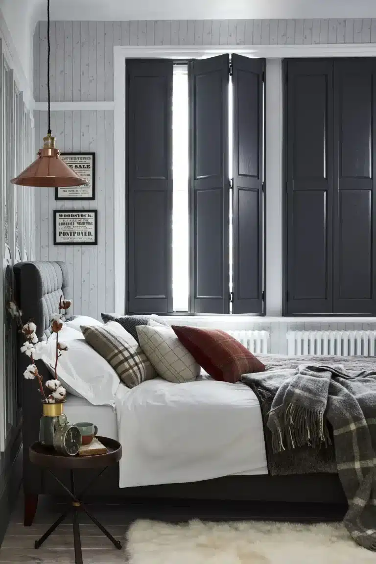 Elegant bedroom featuring thermal insulation shutters with dark panels, enhancing comfort and energy efficiency.